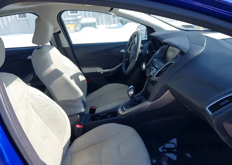 2015 Ford Focus Titanium z USA, uszkodzony, nr VIN 1FADP3J27FL323084